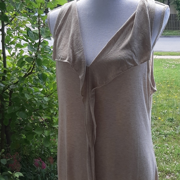 🆕️ Ruffle V-neck Tunic - Picture 9 of 12